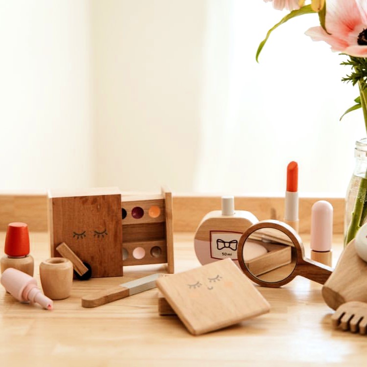 WOODEN TOY - BEAUTY KIT