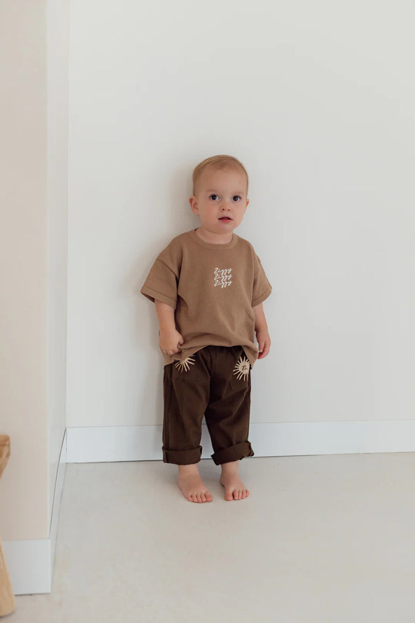 SIGNATURE TEE | MOCHA (KIDS)