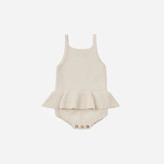 Quincy Mae Knit Ruffle Romper || Natural